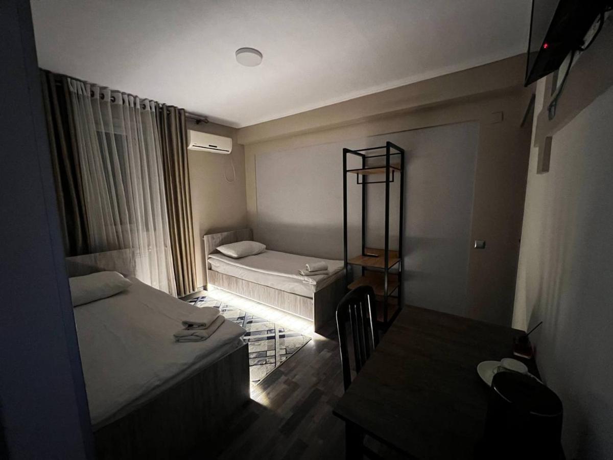 Ave Hotel Osh Exterior foto