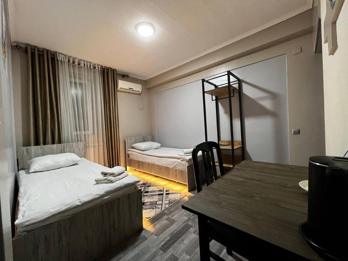 Ave Hotel Osh Exterior foto