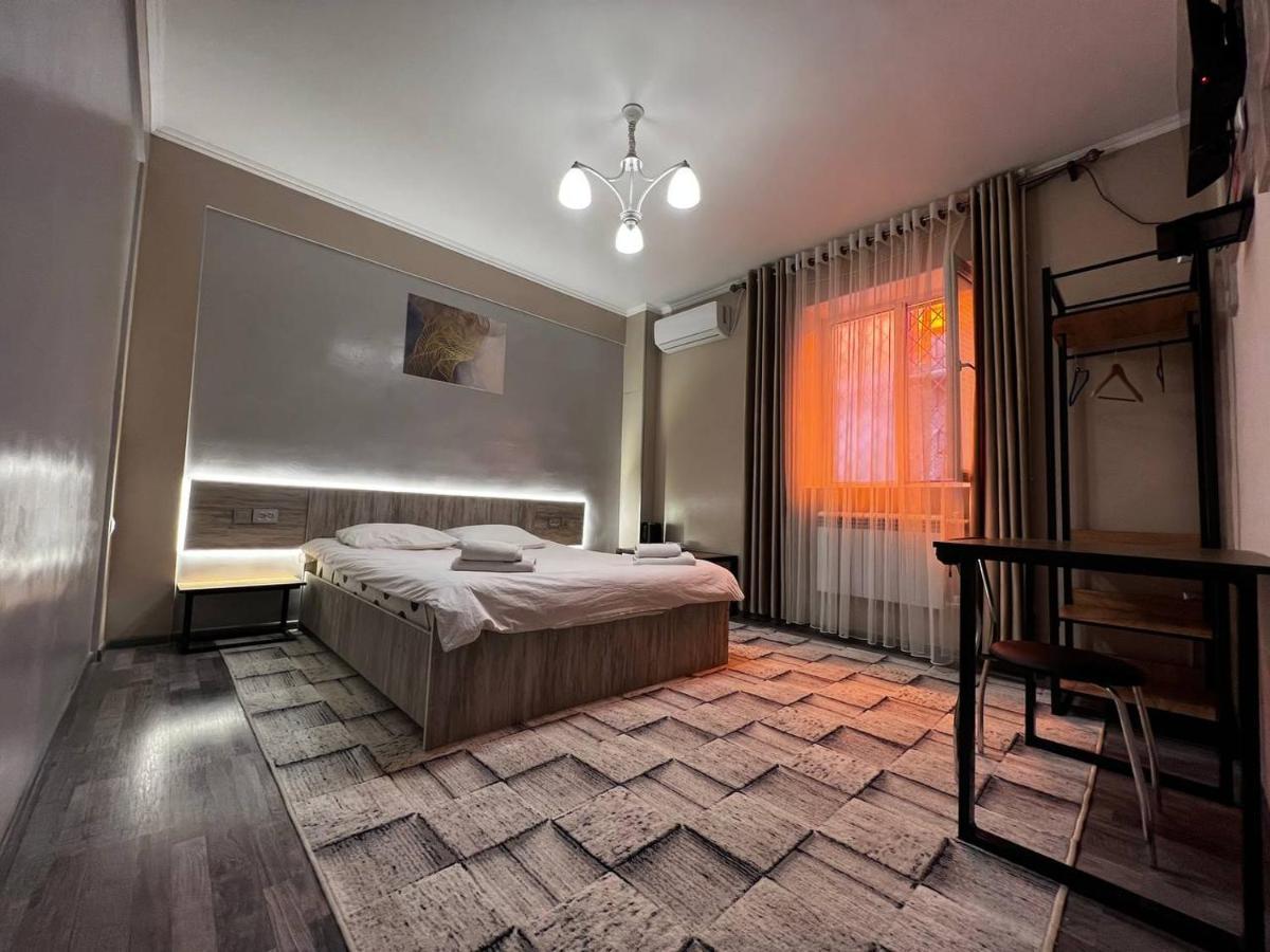 Ave Hotel Osh Exterior foto