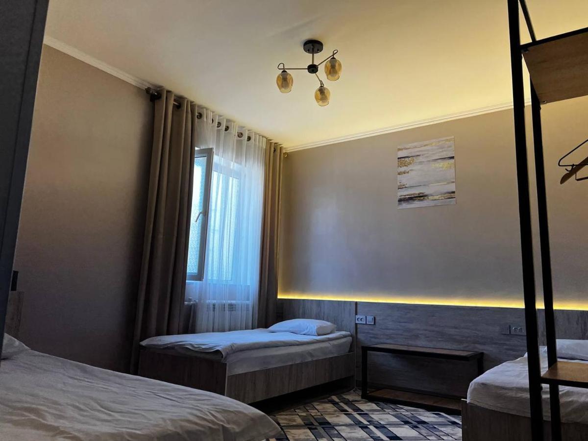 Ave Hotel Osh Exterior foto