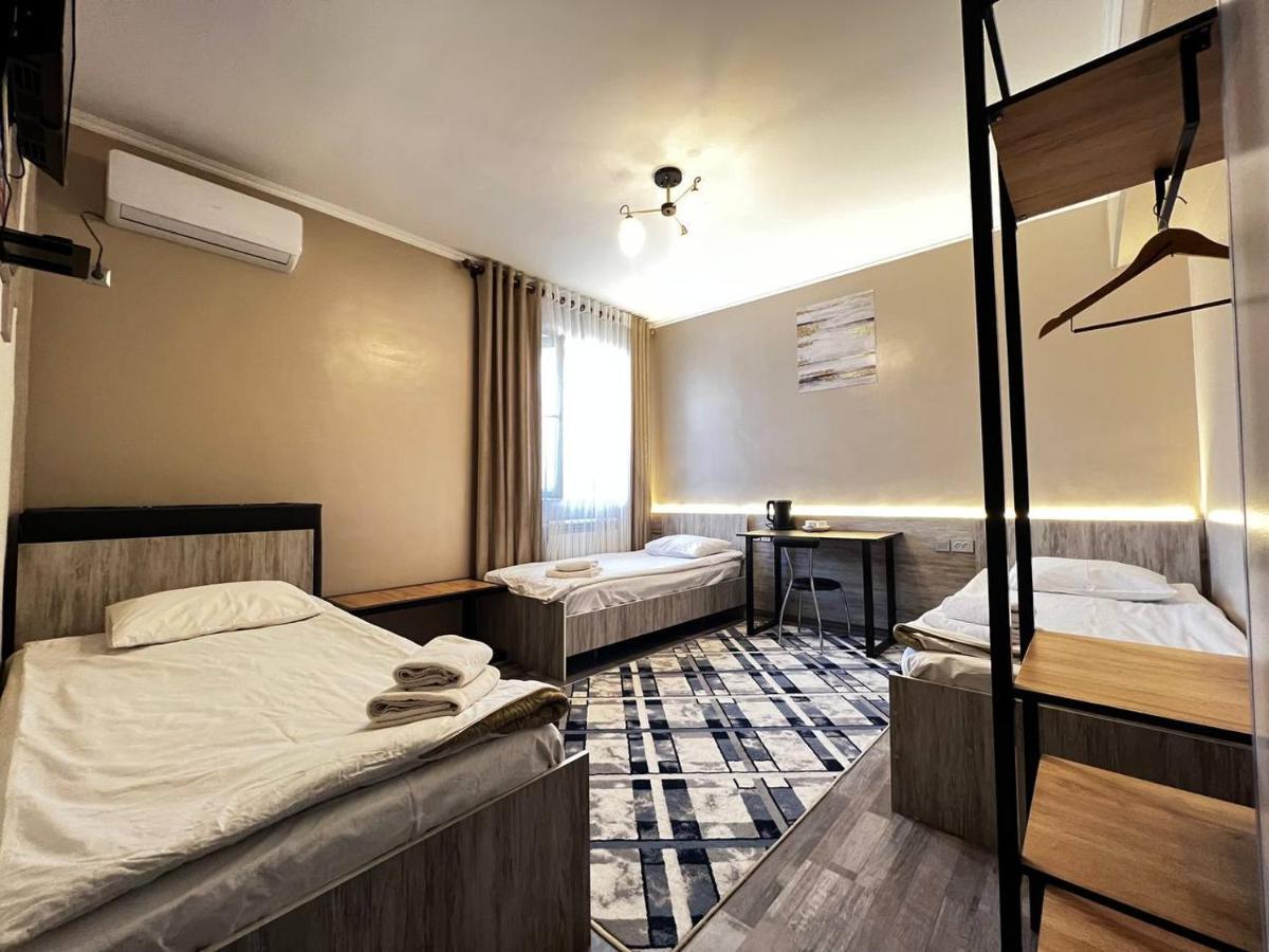 Ave Hotel Osh Exterior foto