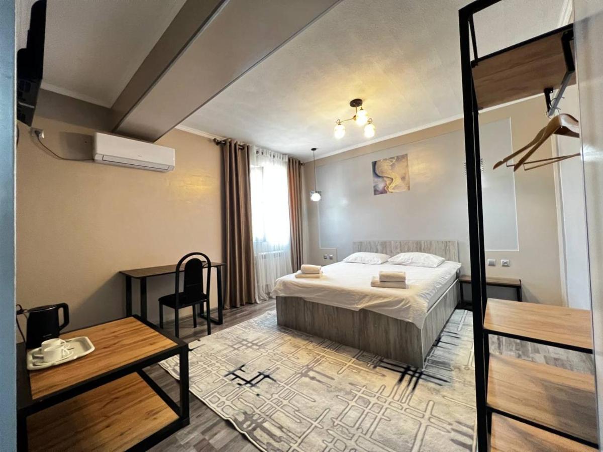 Ave Hotel Osh Exterior foto