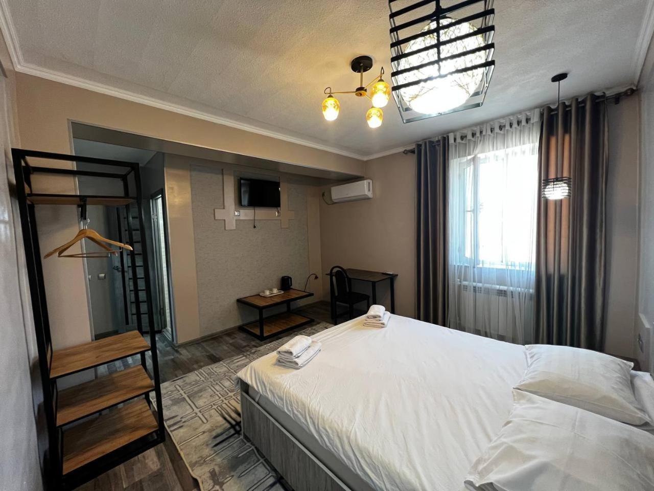 Ave Hotel Osh Exterior foto